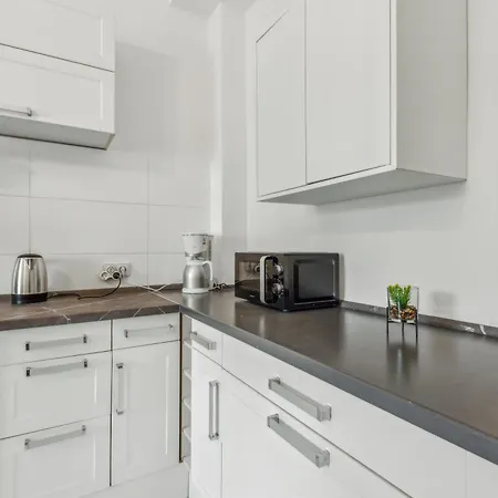 Zentrale Lage ... Ideal Fuer Geschaeftsleute, Monteure, Familien...3 Zimmer, Wlan, Smarttv * מטמן