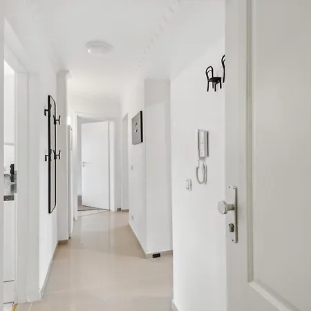 Apartment Zentrale Lage ... Ideal Fuer Geschaeftsleute, Monteure, Familien...3 Zimmer, Wlan, Smarttv