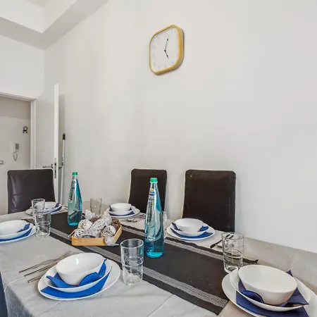 Apartment Zentrale Lage ... Ideal Fuer Geschaeftsleute, Monteure, Familien...3 Zimmer, Wlan, Smarttv *