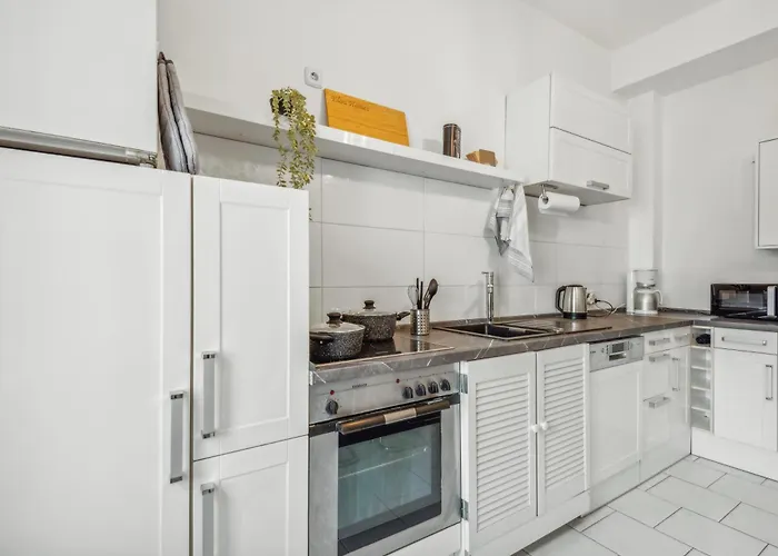 Zentrale Lage ... Ideal Fuer Geschaeftsleute, Monteure, Familien...3 Zimmer, Wlan, Smarttv Appartement Mettmann