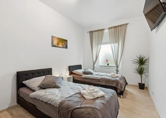 Zentrale Lage ... Ideal Fuer Geschaeftsleute, Monteure, Familien...3 Zimmer, Wlan, Smarttv Appartement *