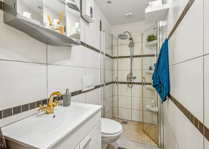 Zentrale Lage ... Ideal Fuer Geschaeftsleute, Monteure, Familien...3 Zimmer, Wlan, Smarttv * Mettmann